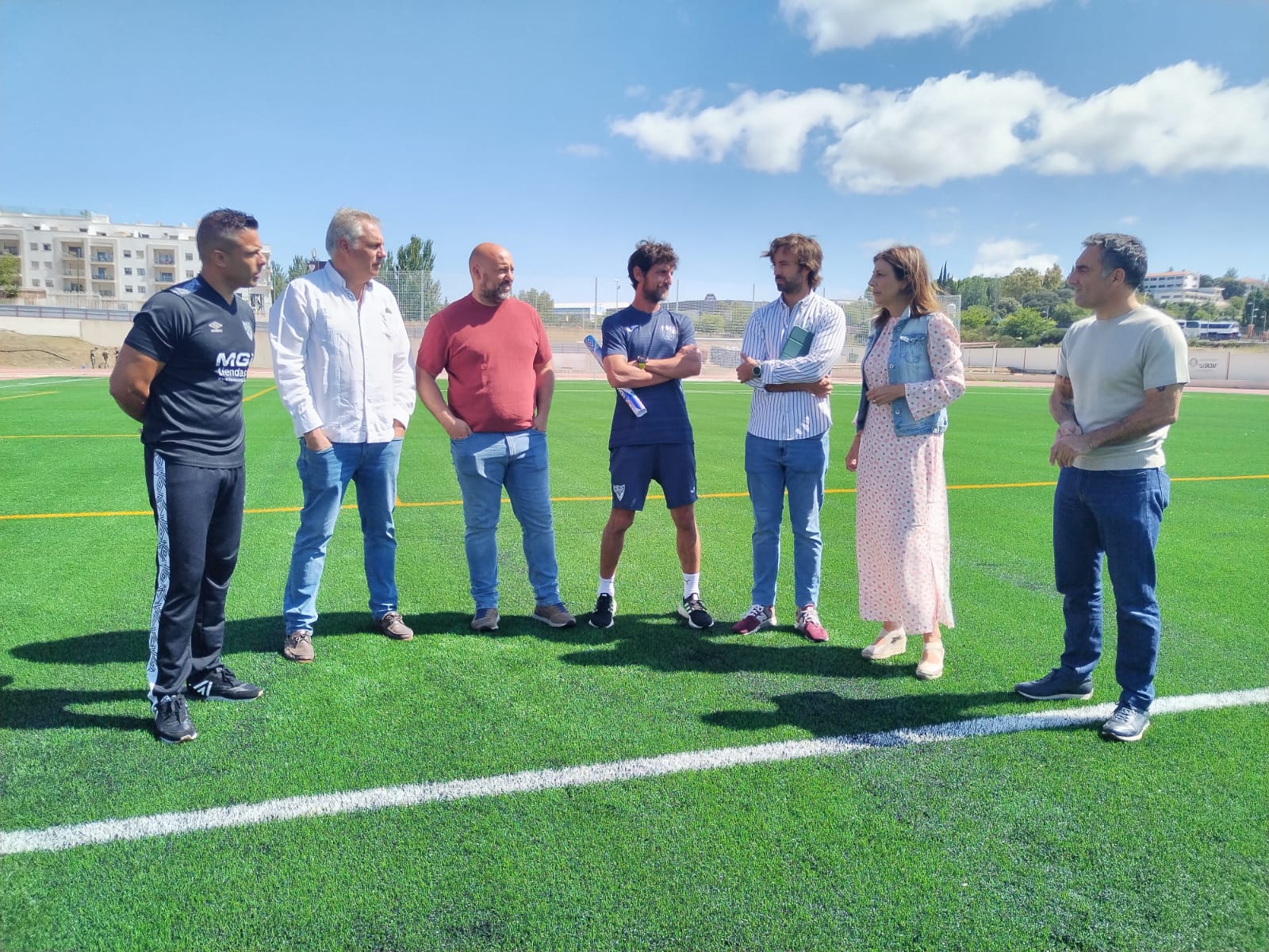 El nuevo césped del campo de fútbol de la Ciudad Deportiva ya está operativo.
