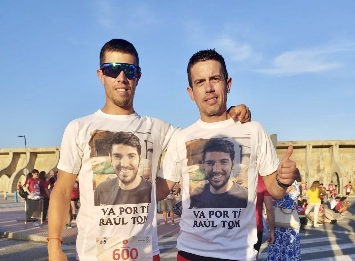 Los deportistas rondeños en la salida de esta prueba solidaria celebrada en Málaga.