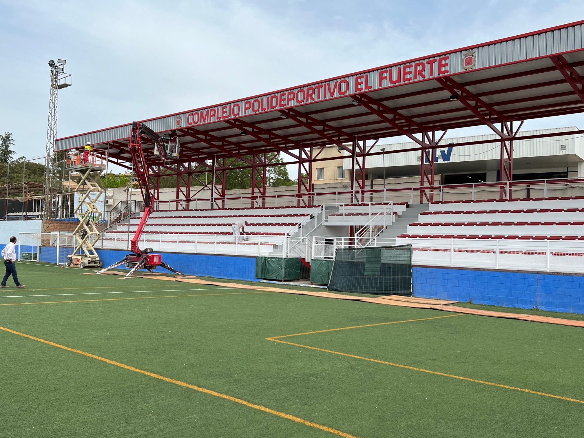 Recientemente también se ha instalado una cubierta sobre las gradas.