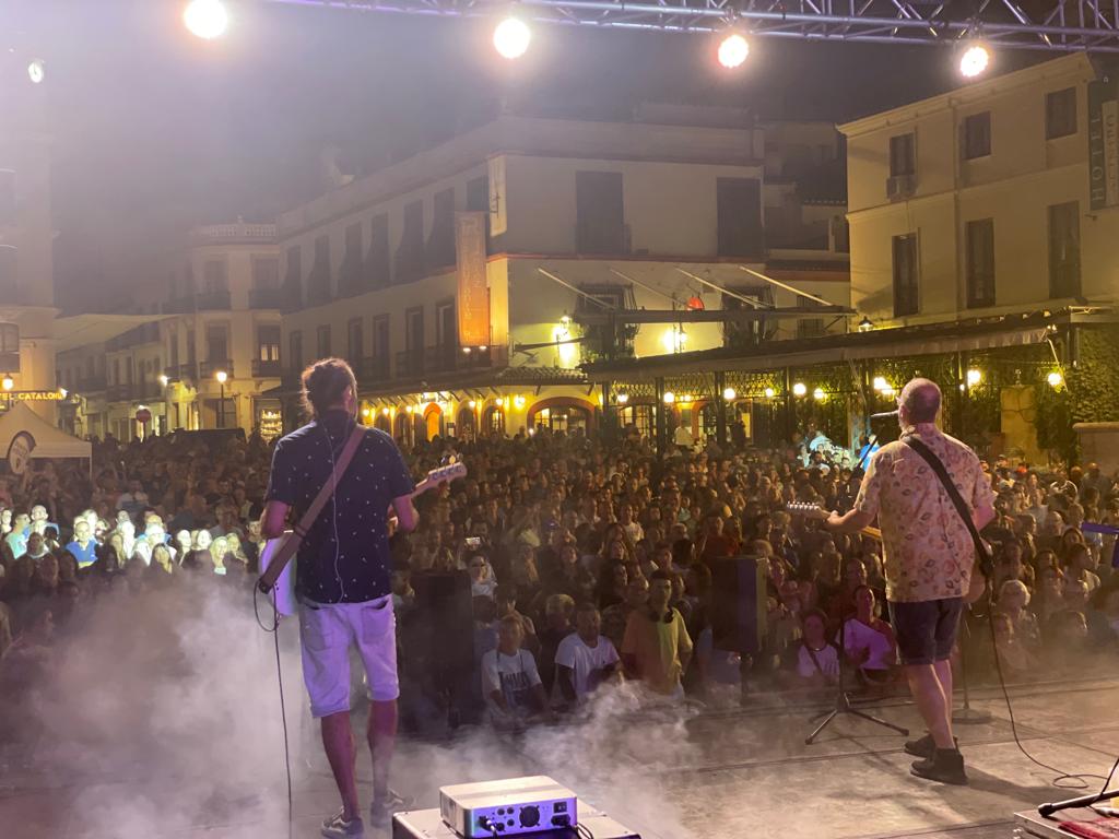 Los Electroduendes hicieron vibrar a un público entregado a la música de los años 80