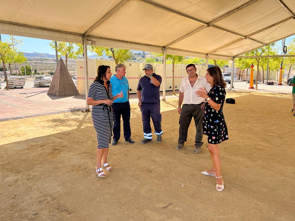 La alcaldesa y la delegada municipal de Obras supervisaron ayer los trabajos.