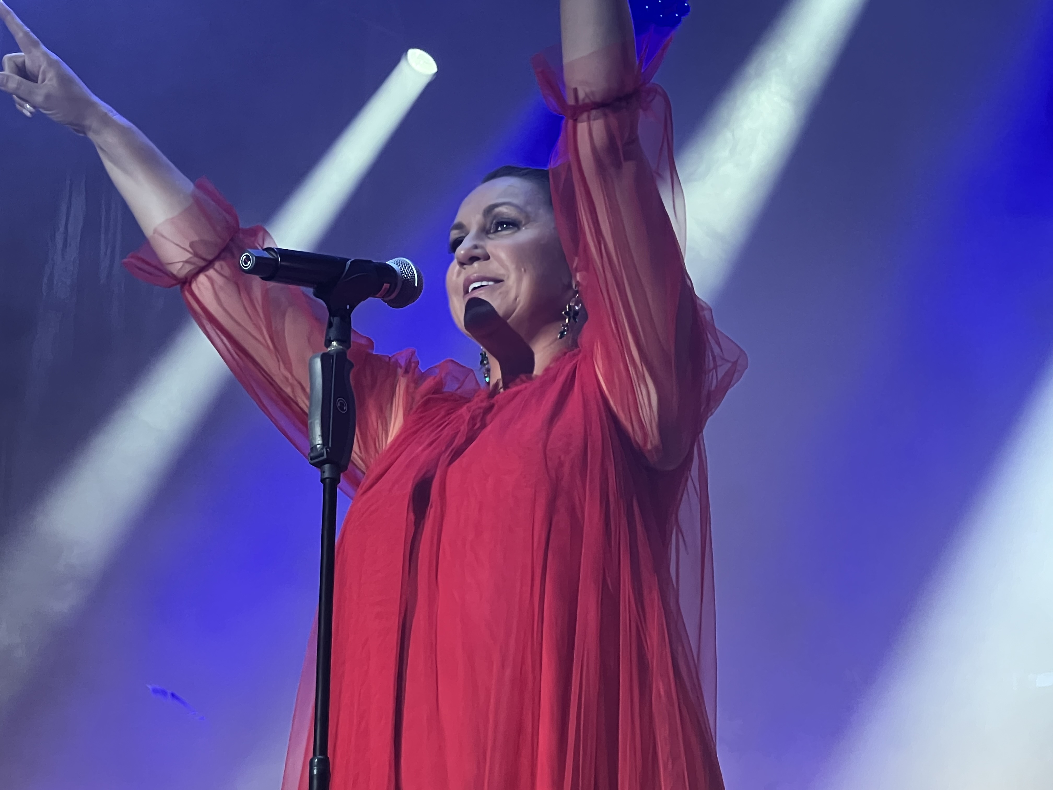 Niña Pastori dio lo mejor de sí en el espectáculo musical.
