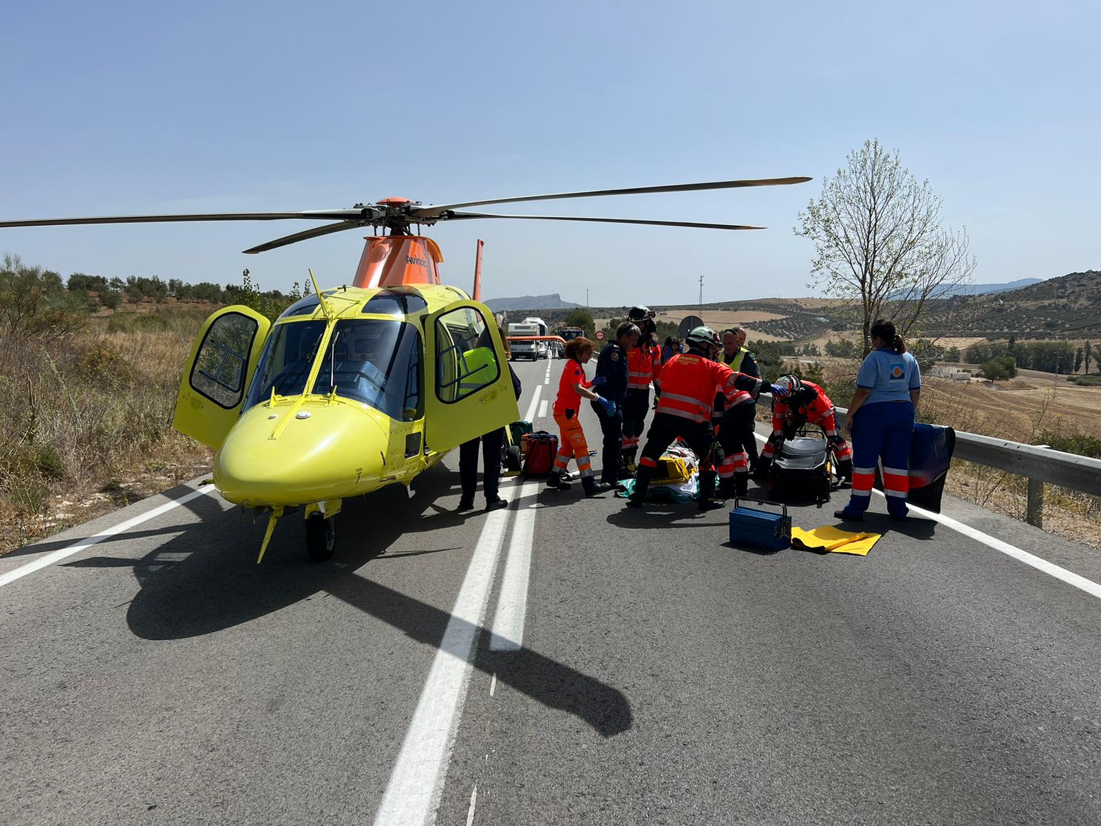 Hasta el lugar del suceso se han desplazado varias ambulancias y un helicóptero sanitario.