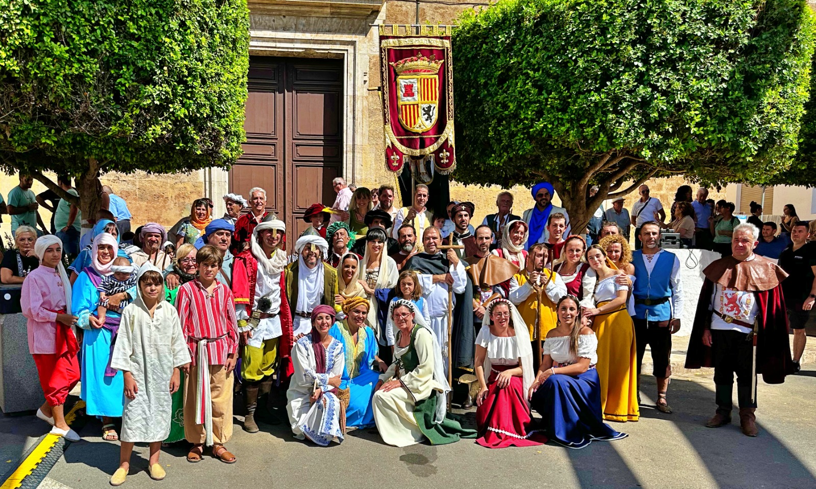 Benalauría lleva su colorido al encuentro andaluz de la fiesta de Moros y Cristianos