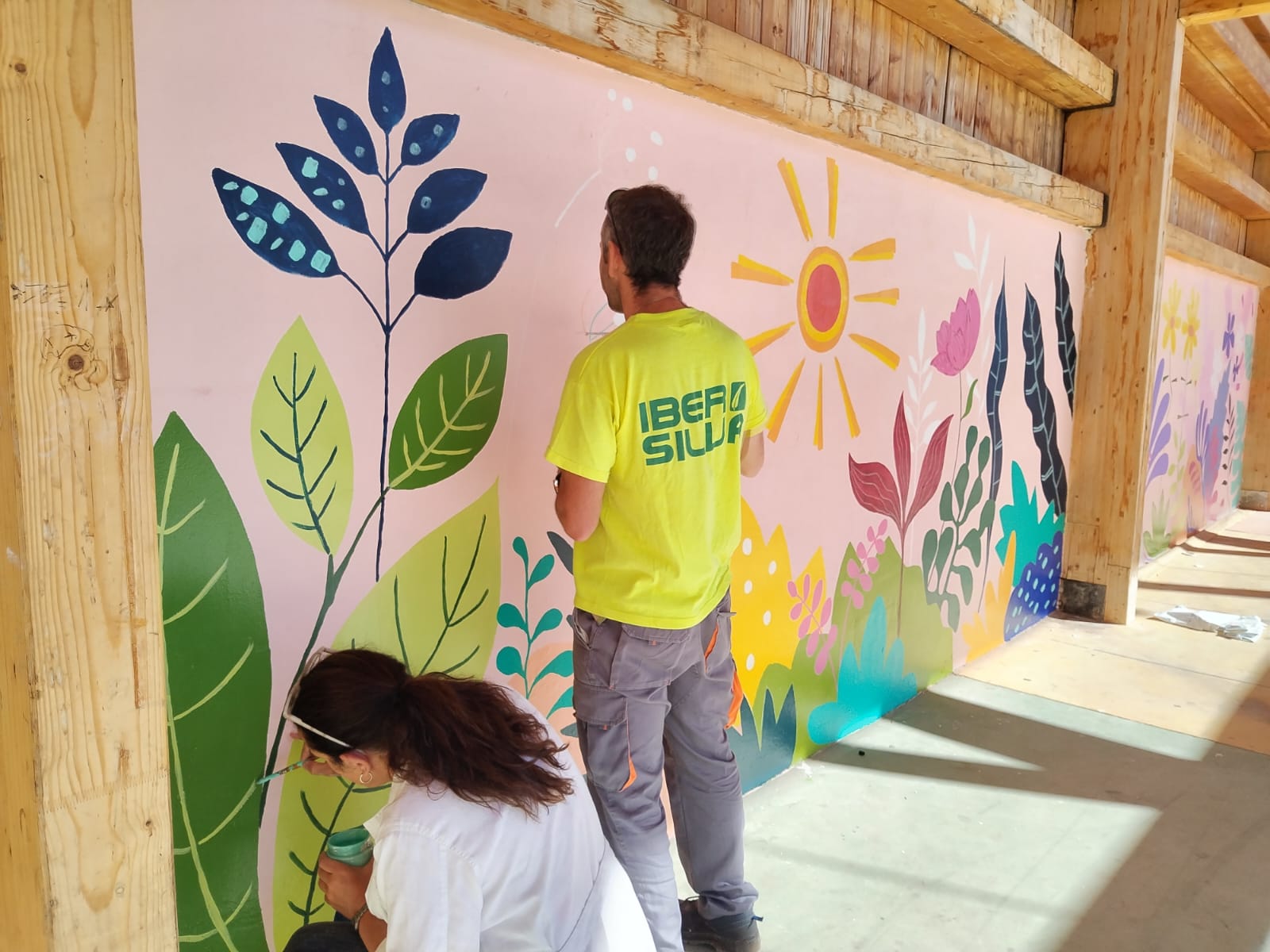 Durante estos días se está procediendo a reponer los murales que han sido dañados por los vándalos.