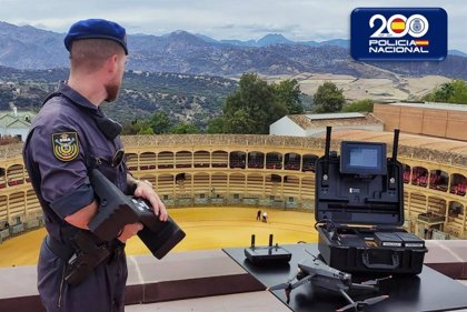 Neutralizan tres drones que sobrevolaban sin autorización la plaza de toros durante la Feria
