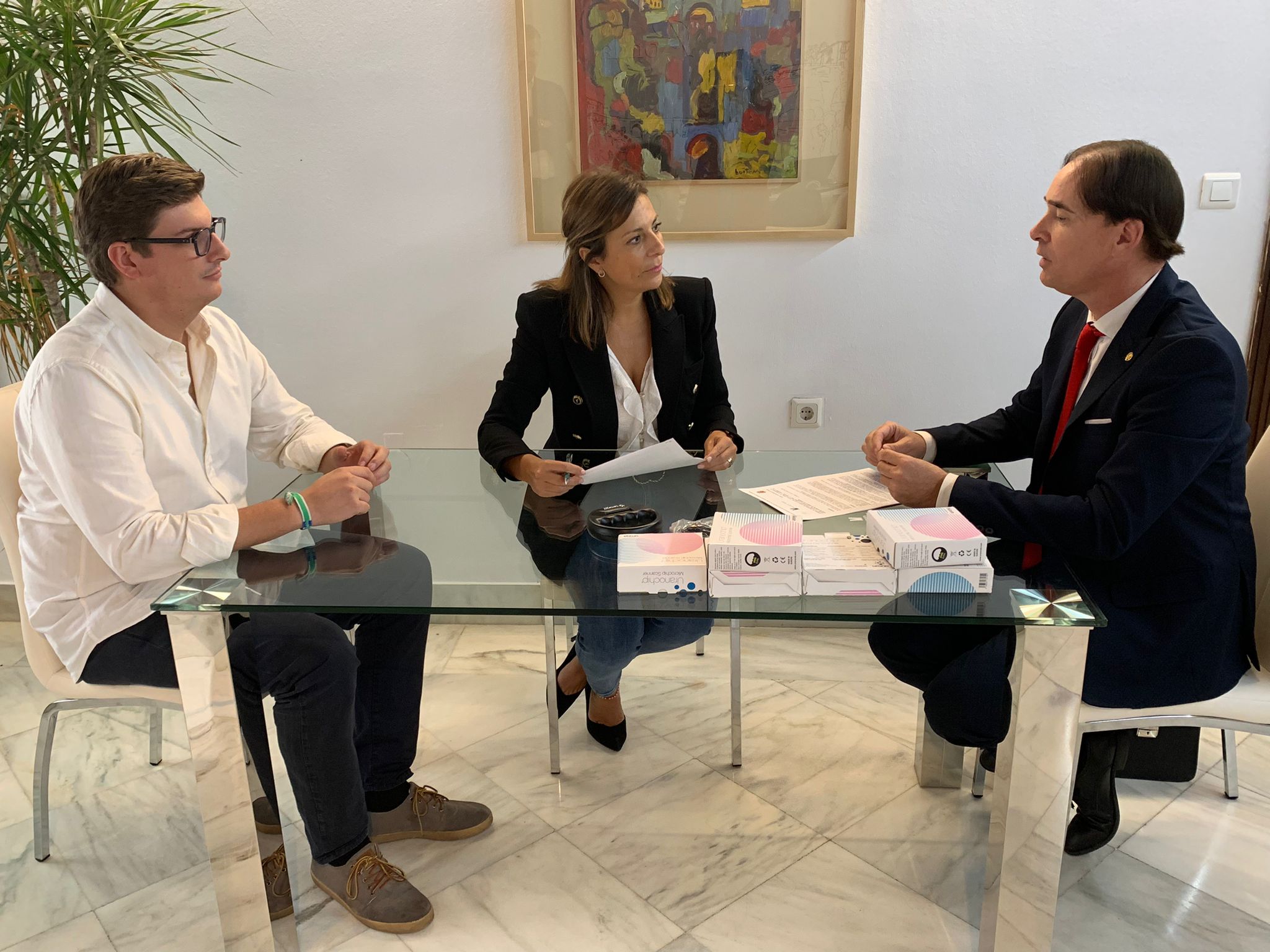 Hoy se ha firmado el convenio para el nuevo registro de animales de compañía.