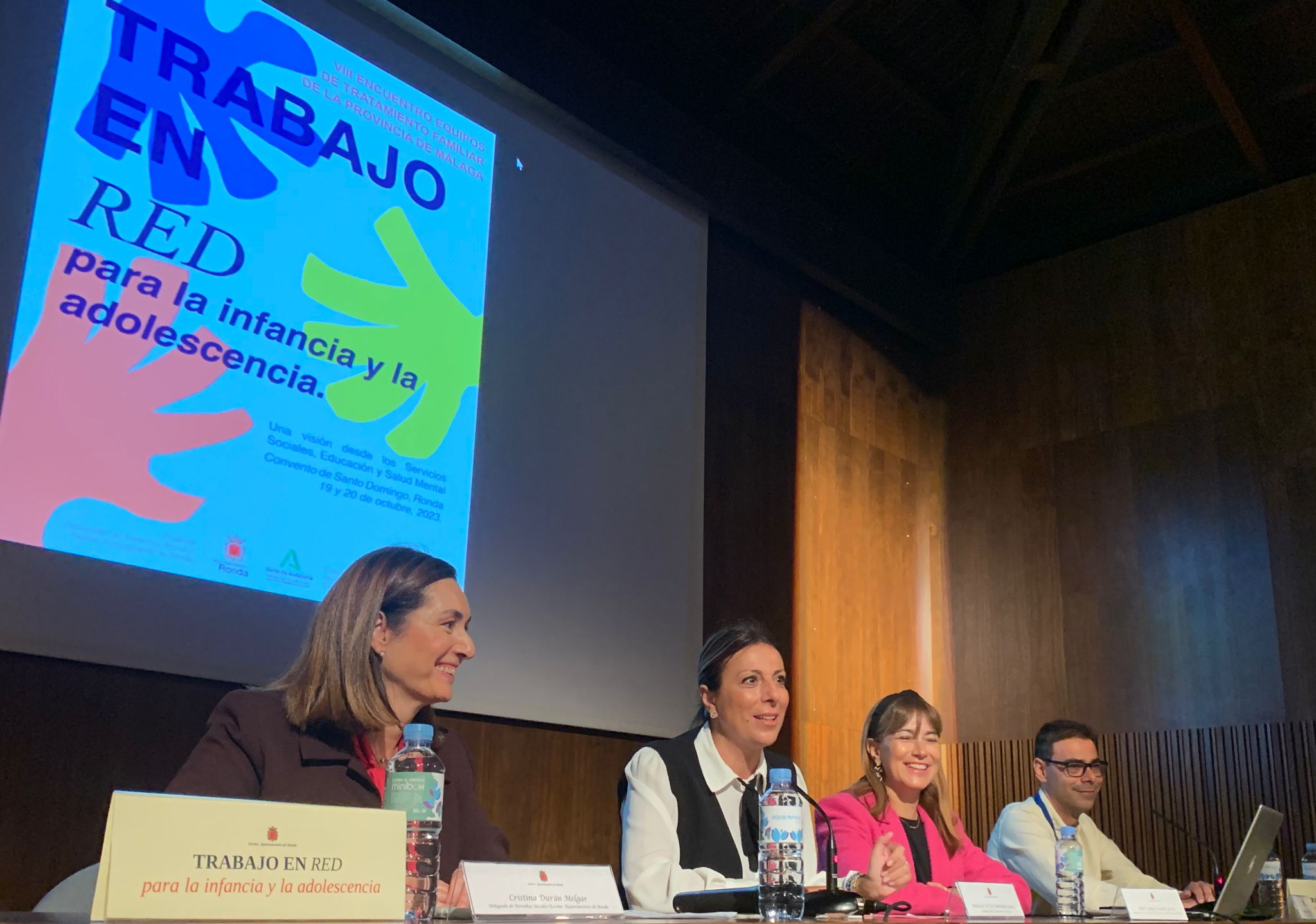 La alcaldesa de Ronda ha inaugurado esta mañana las jornadas sobre ayuda a familias.