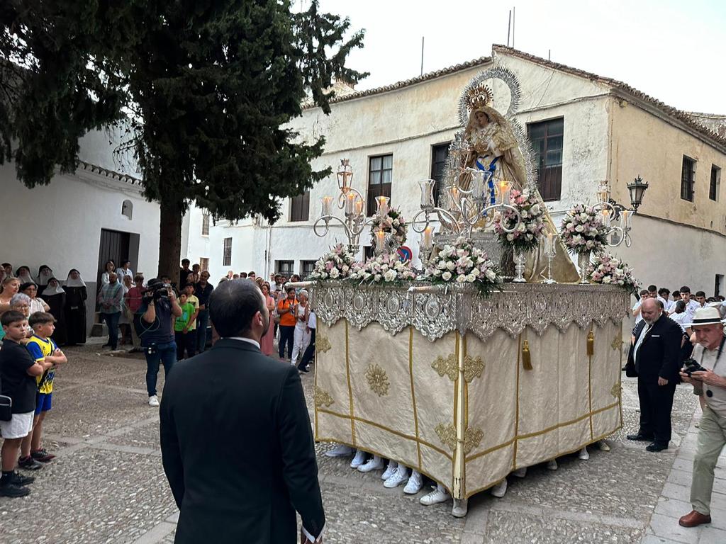 Nuestra Señora de la Aurora llena de oración y cánticos las históricas callejuelas de Ronda