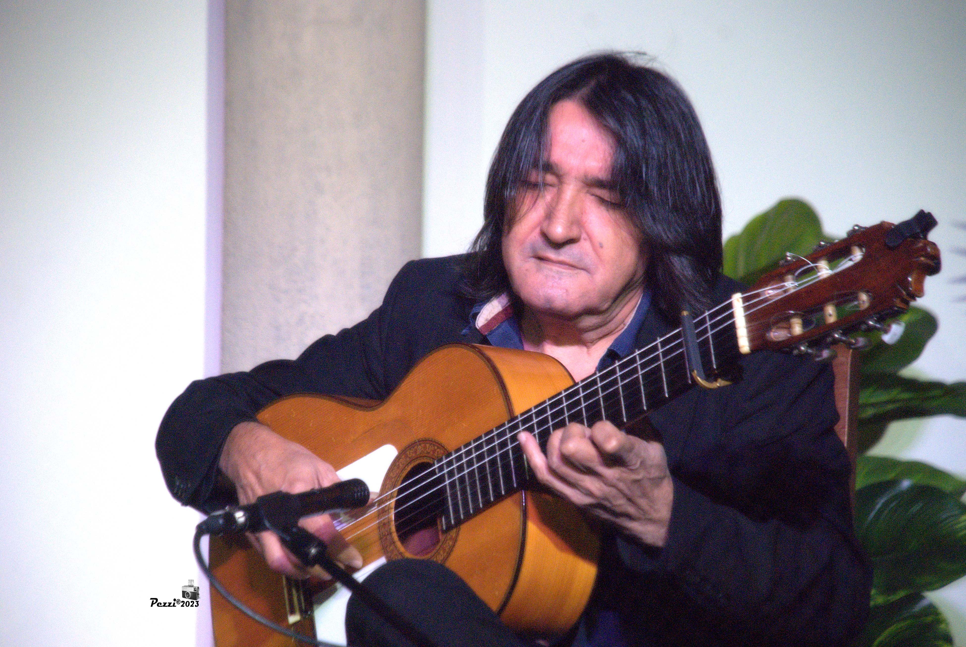 Agustín de la Fuente durante su actuación en la Peña Flamenca de Ronda.