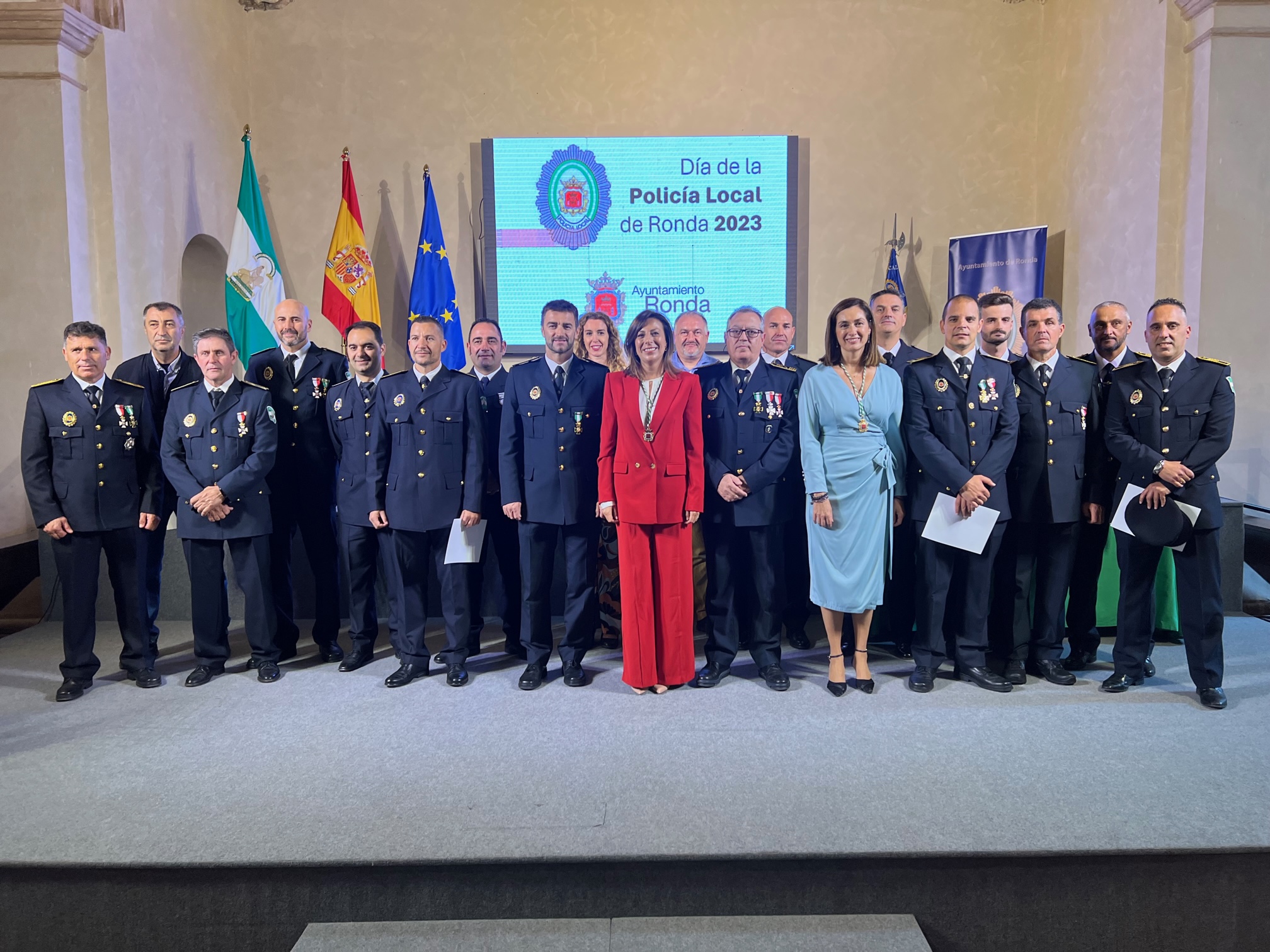 Una veintena de policías locales reciben reconocimientos por su labor en el día de la patrona