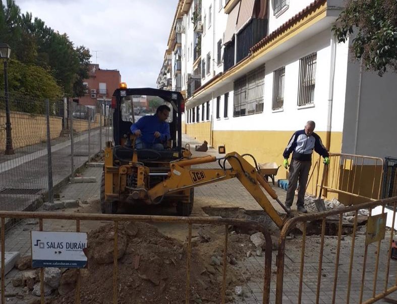 Ayuntamiento y Aqualia actúan para acabar con las filtraciones de agua en las calles José Aparicio y Virgen de Fátima