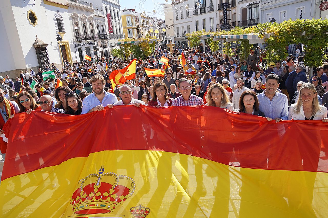 Alcaldes de la comarca han participado en esta concentración de ciudadanos de toda la Serranía.