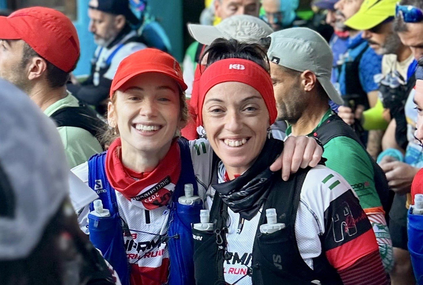 Las dos deportistas rondeñas en la salida de la prueba deportiva.