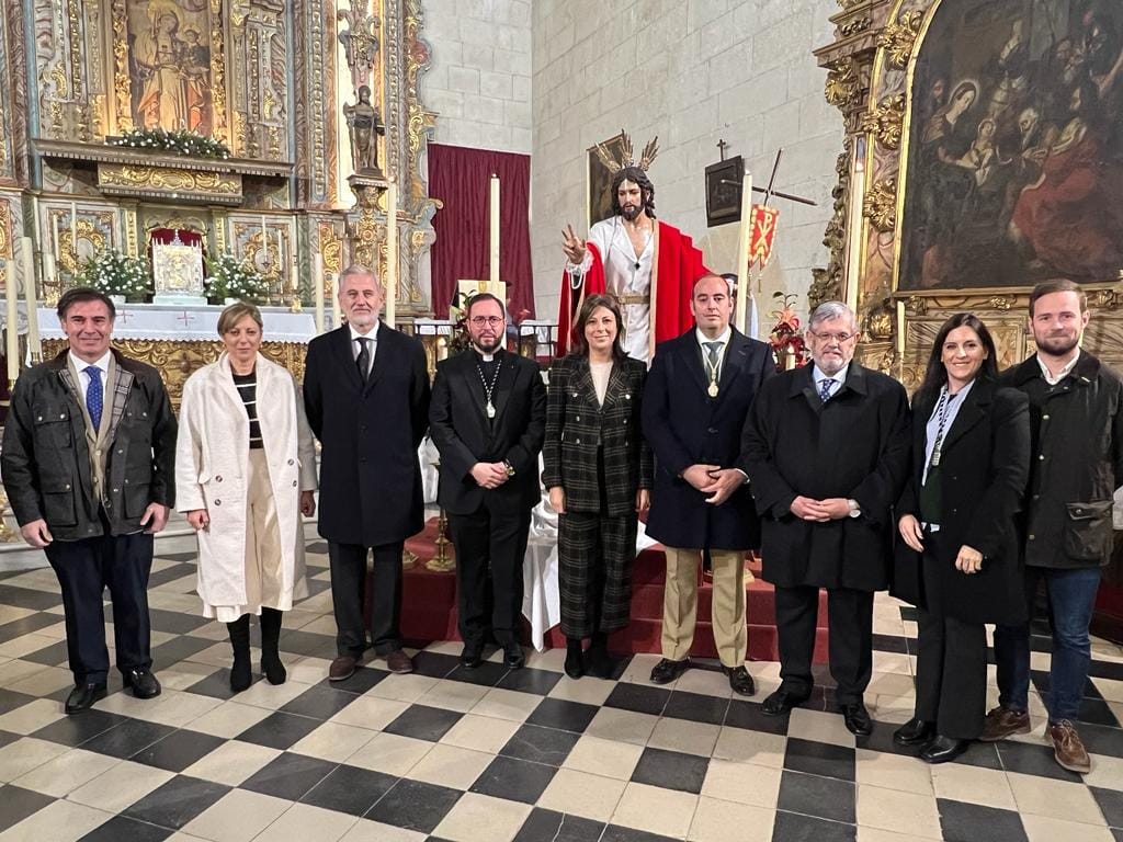 Reciente encuentro de caballeros de la orden con las autoridades locales y hermanos del Santo Entierro de Ronda.