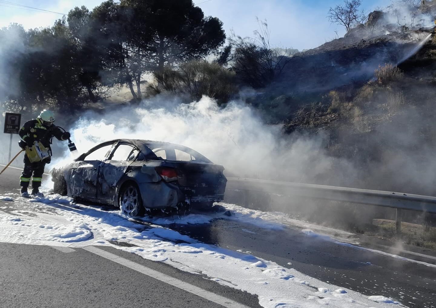 El turismo ha quedado totalmente calcinado. Foto: CPB