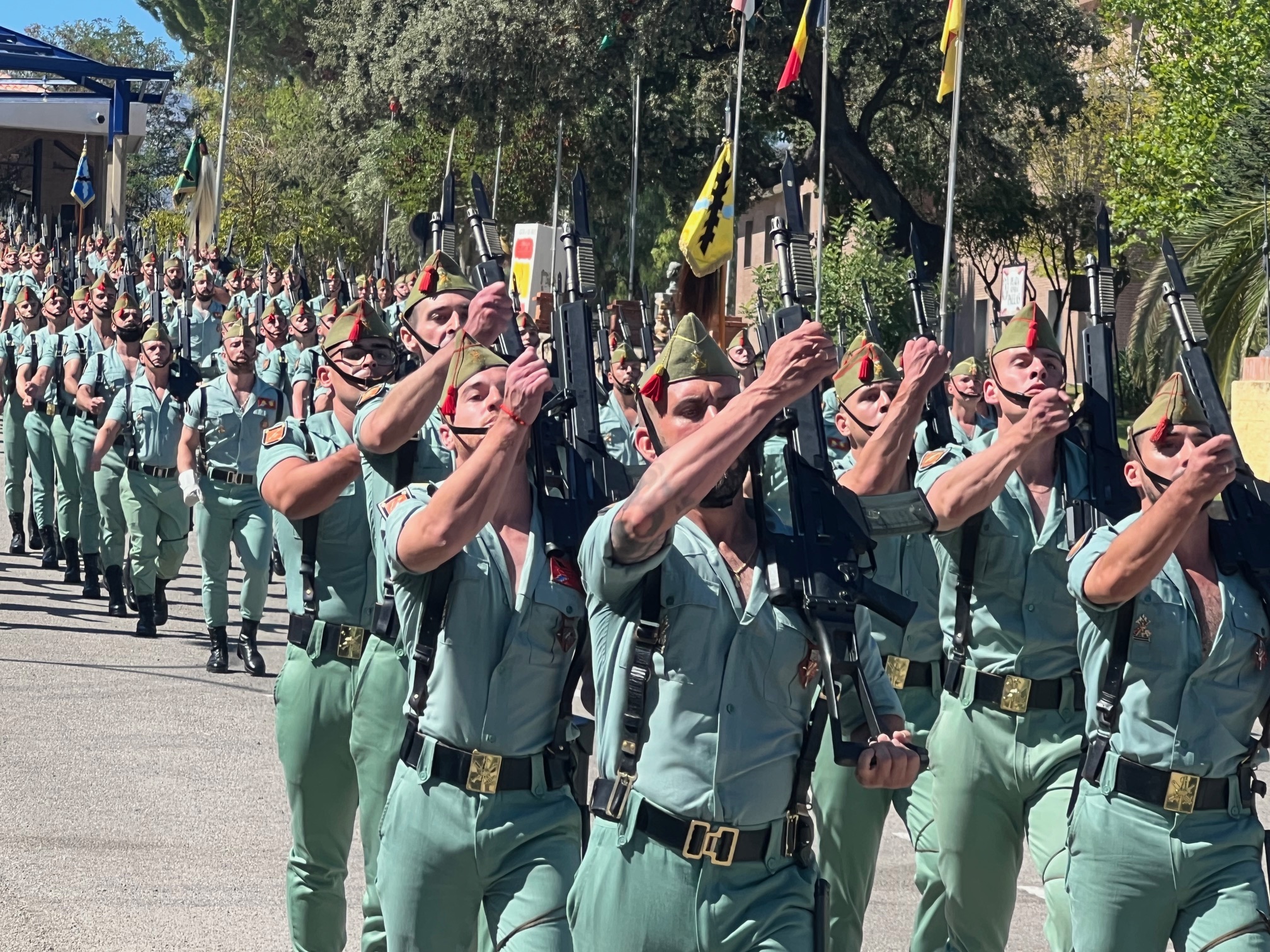 El acto castrense se ha cerrado con un desfile de las unidades participantes.