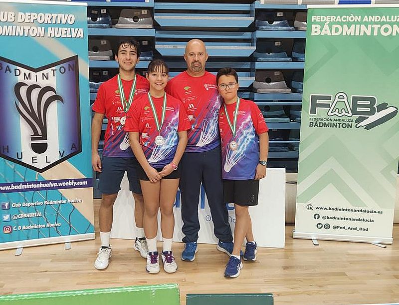 Jugadores del equipo rondeño en la última competición de temporada.