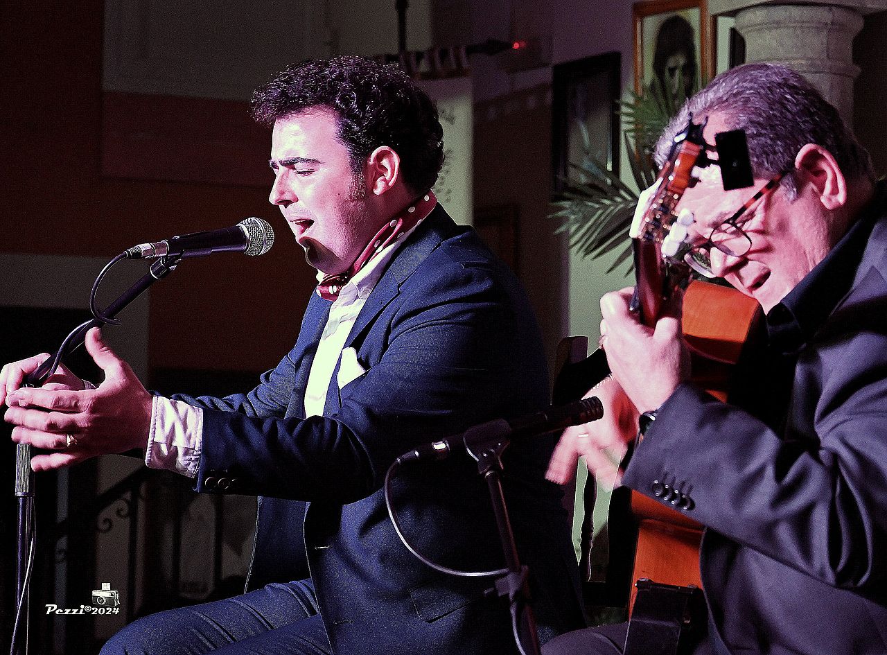 Un momento de la actuación del cantaor en el inicio de la temporada. Foto Pezzi.