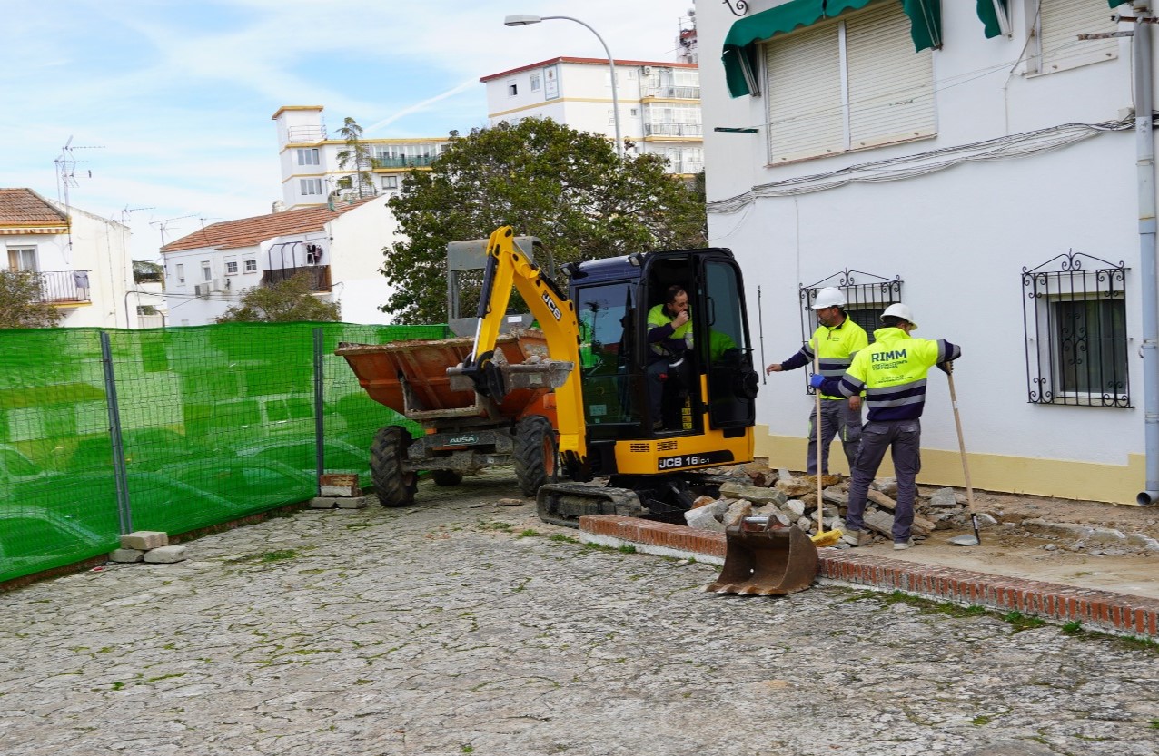 Los trabajos de rehabilitación de la barriada han comenzado en estos días.