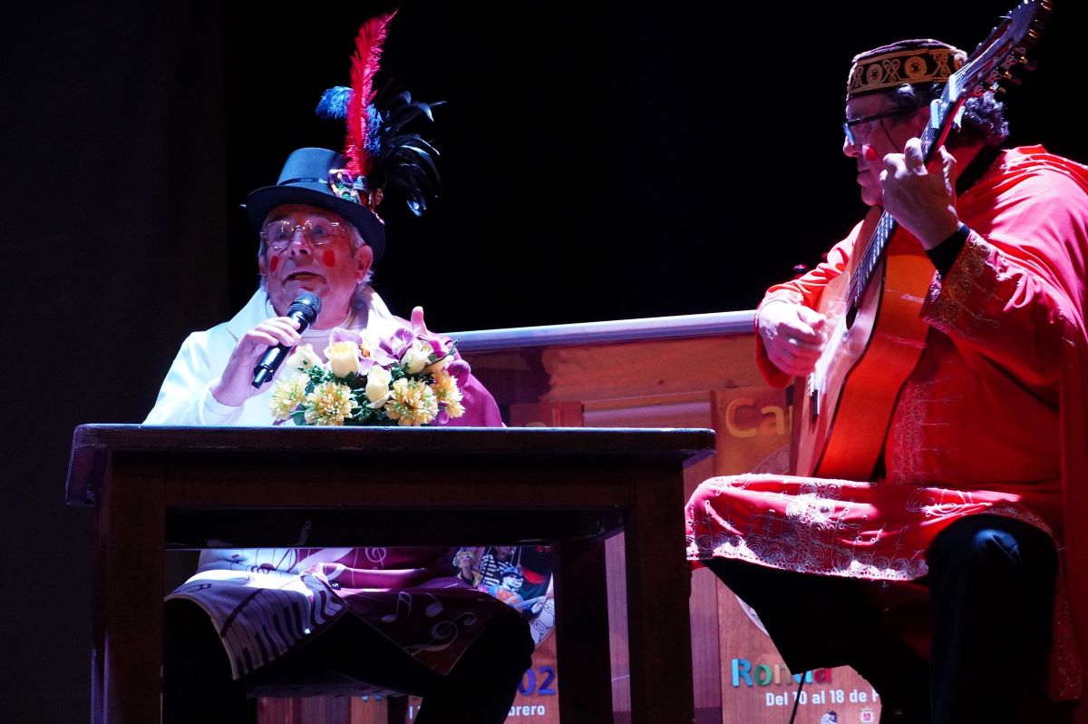 El escritor y músico rondeño José María Tornay durante su pregón de Carnaval.