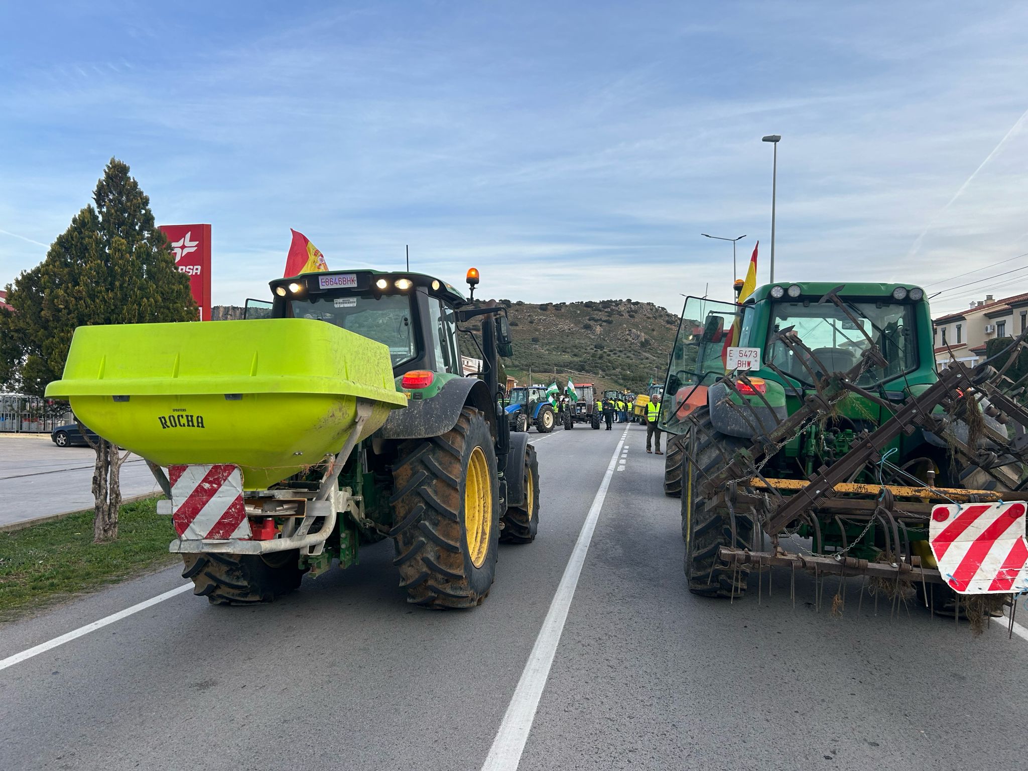 Los agricultores cortan la carretera Ronda-Campillos en otra jornada de protestas