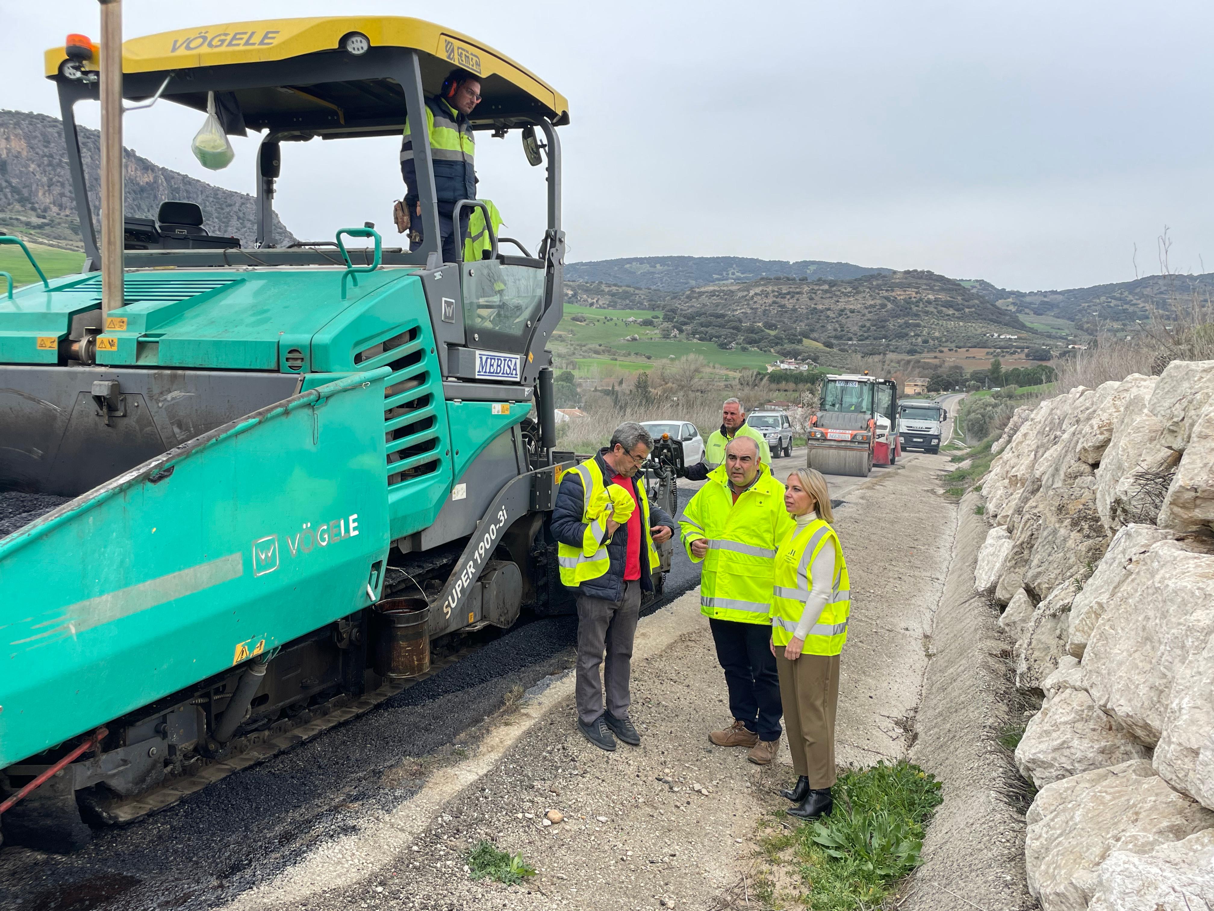La Diputación de Málaga mejora las dos carreteras de acceso a Benaoján