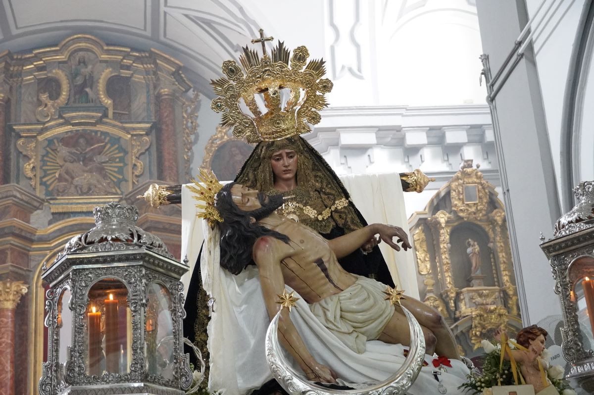 La Hermandad de Las Angustias se ha quedado este año en el templo.