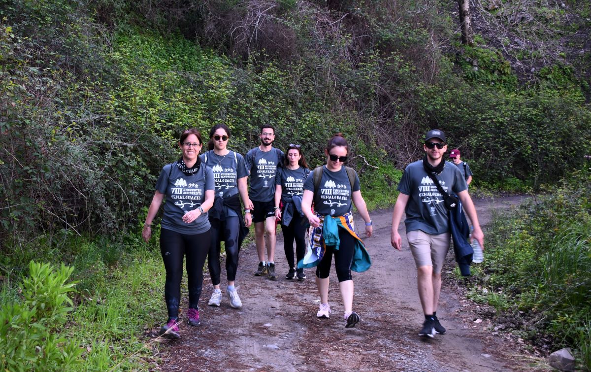 Senderistas durante el recorrido por las cercanías de Genalguacil.