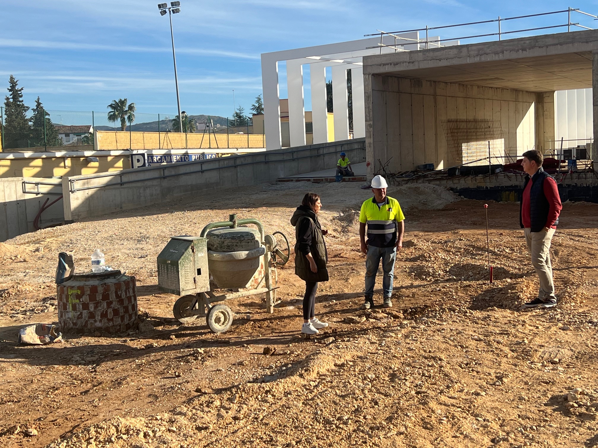 Visita de la alcaldesa y el edil de Contratación a las obras de la nueva estación de autobuses.