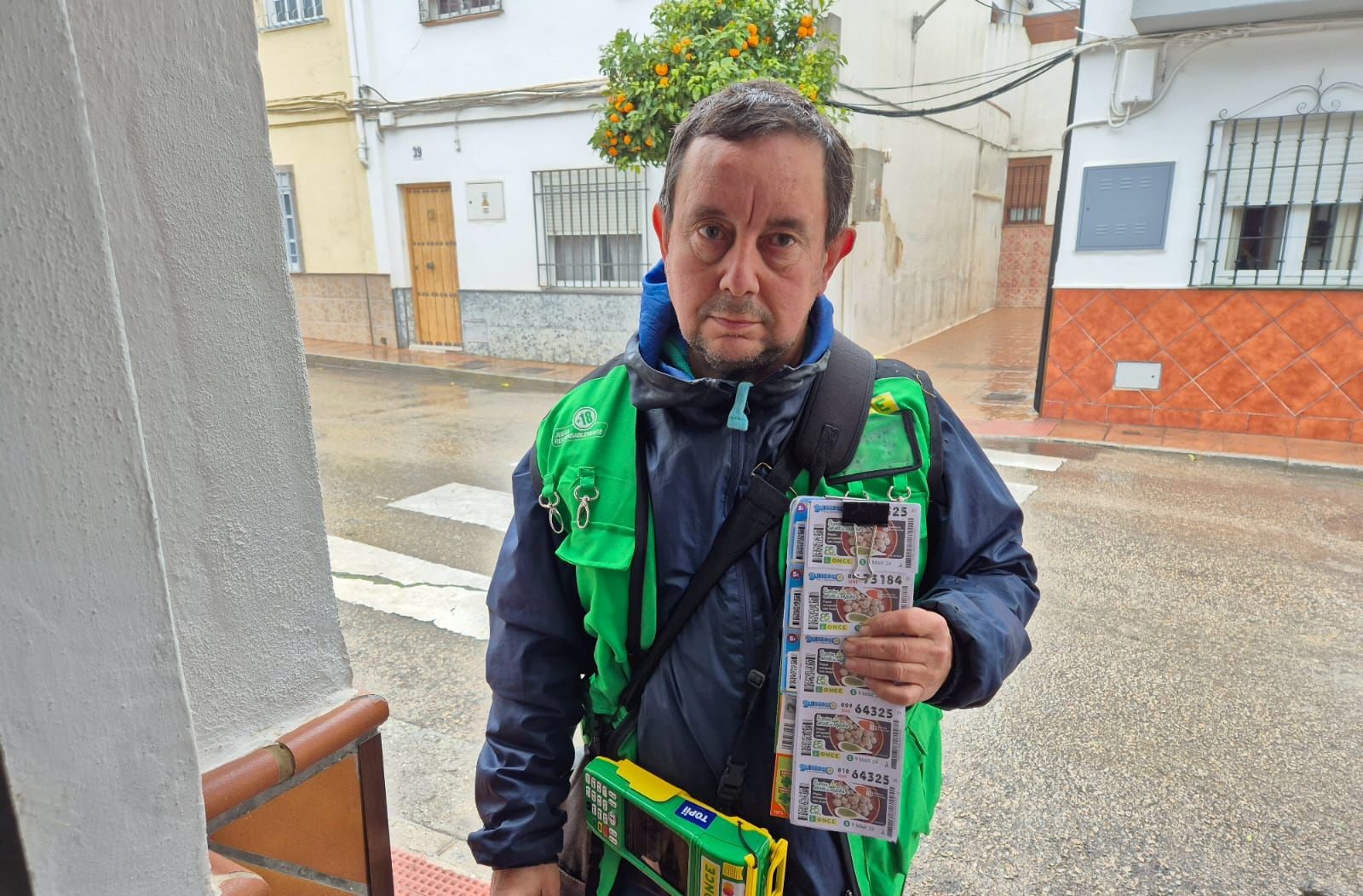 El vendedor Antonio Jiménez ha vendido los cupones en la barriada de la UVA.