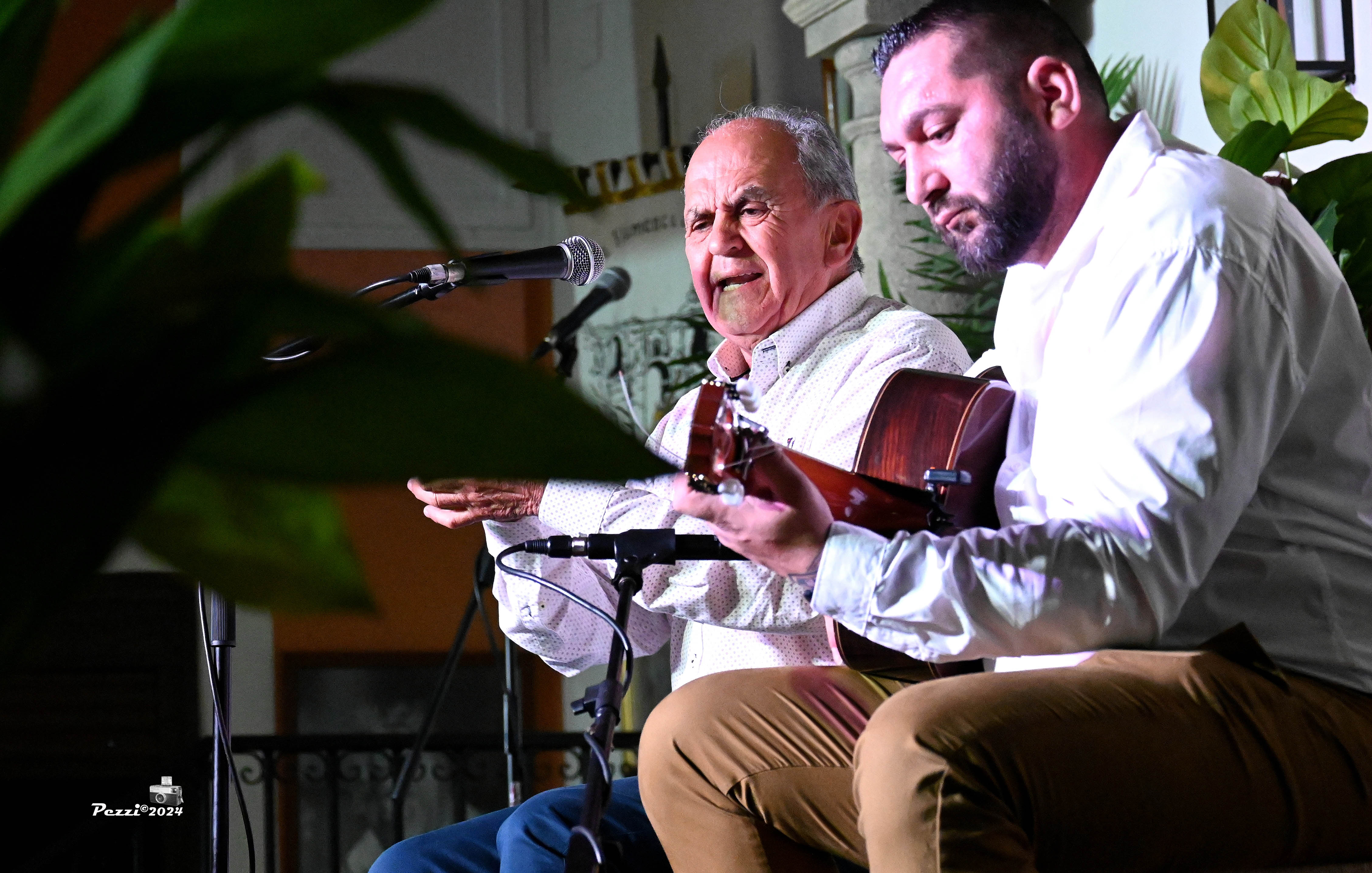 Francisco Cortés Ruiz, al cante y Paco Palma a la guitarra.