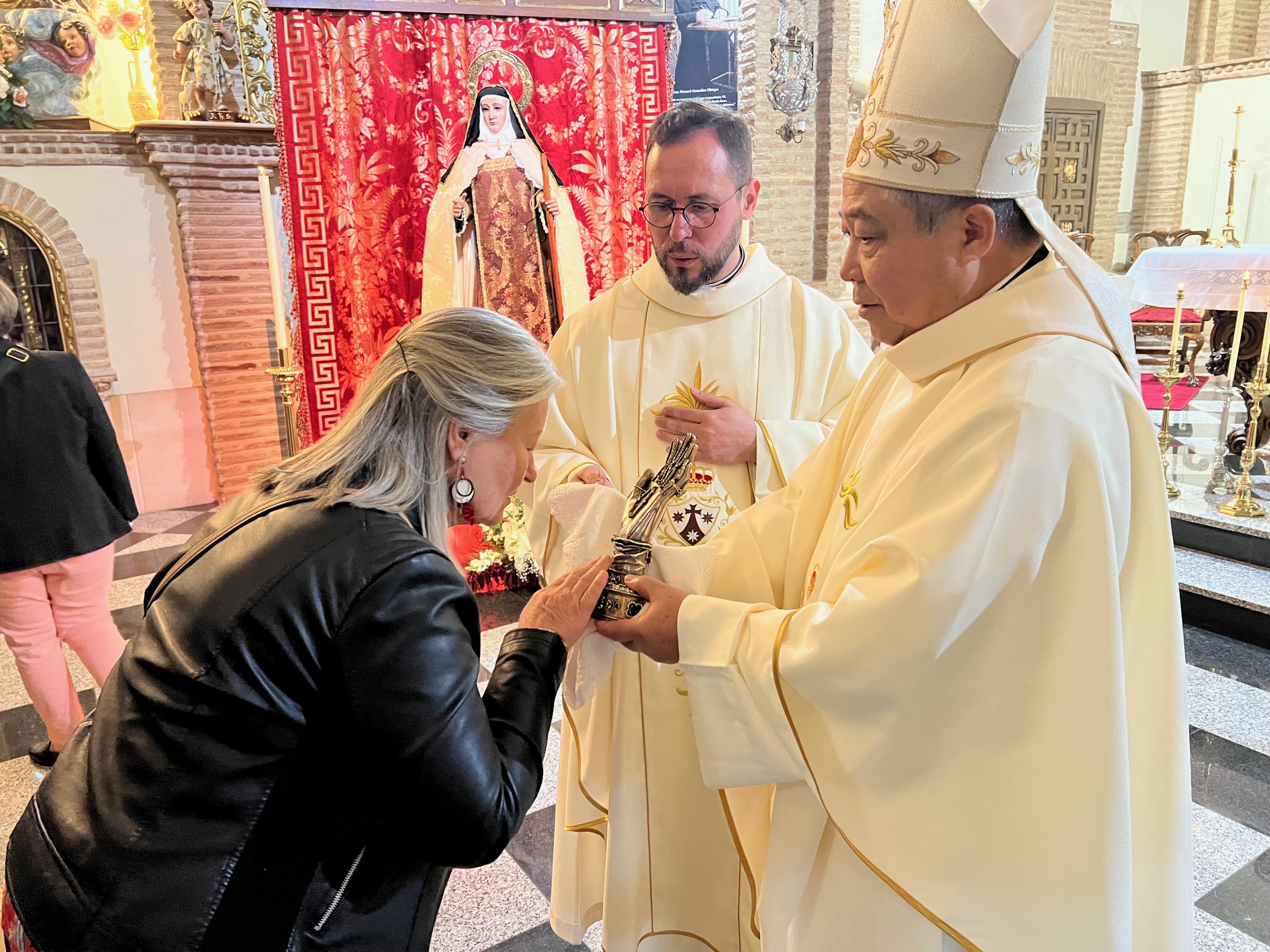El nuncio de Su Santidad el Papa en España preside una eucaristía en el convento de las Carmelitas Descalzas