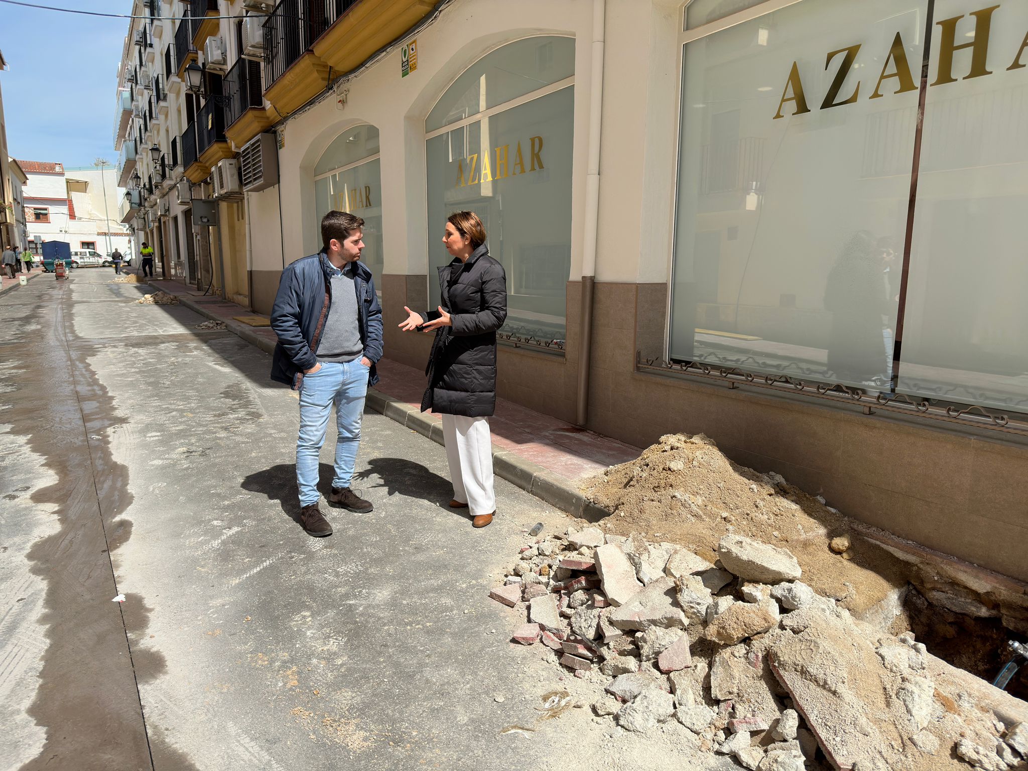 Mejoran las redes de abastecimiento y saneamiento en calle Serrato