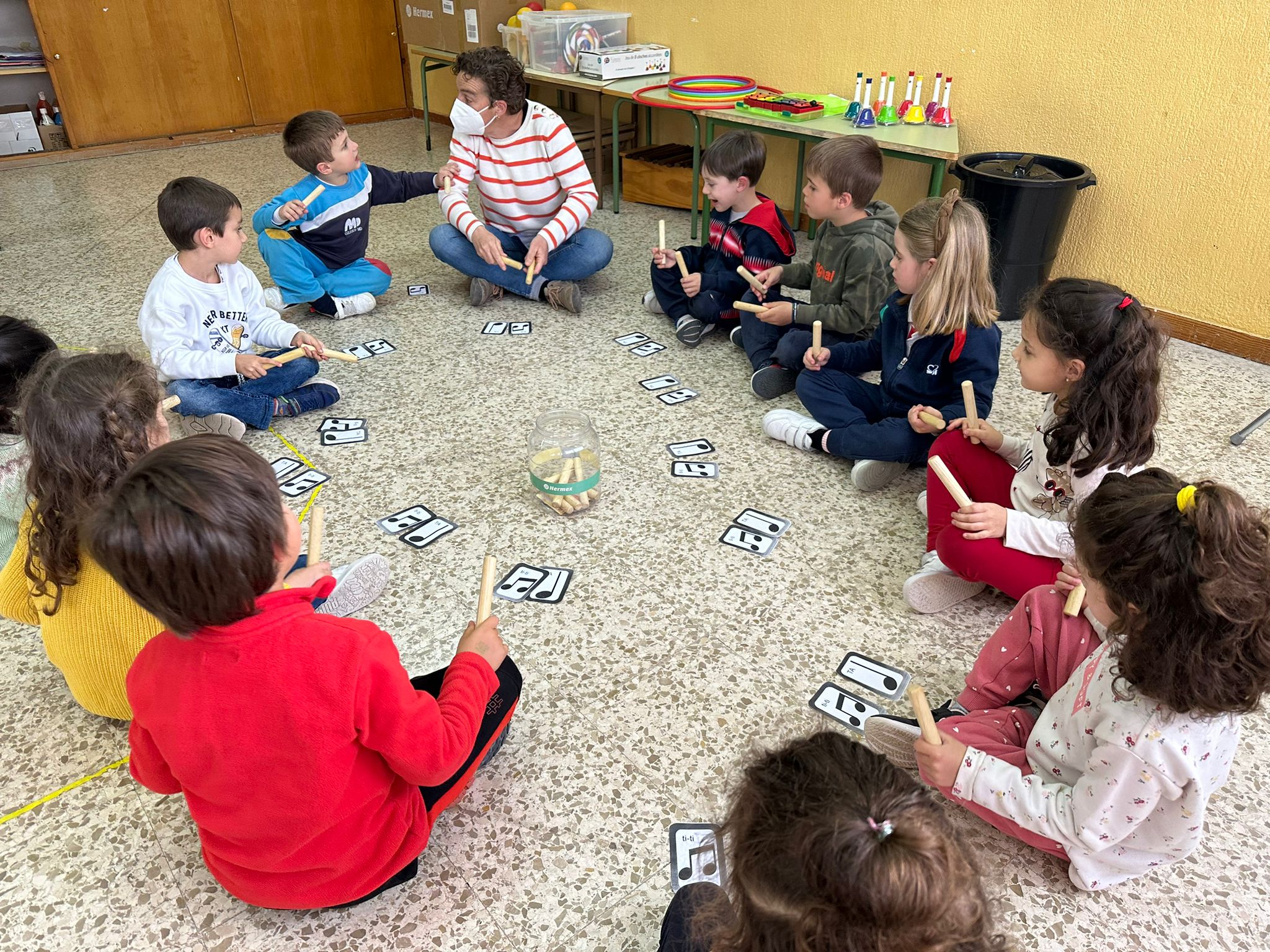 Alumnos en una de las clases prácticas de la Escuela Municipal de Música.