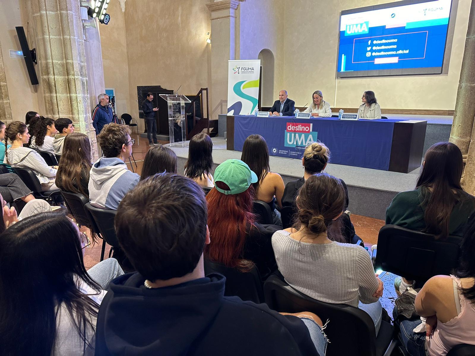 La Universidad de Málaga presenta a los estudiantes rondeños sus diferentes grados y enseñanzas