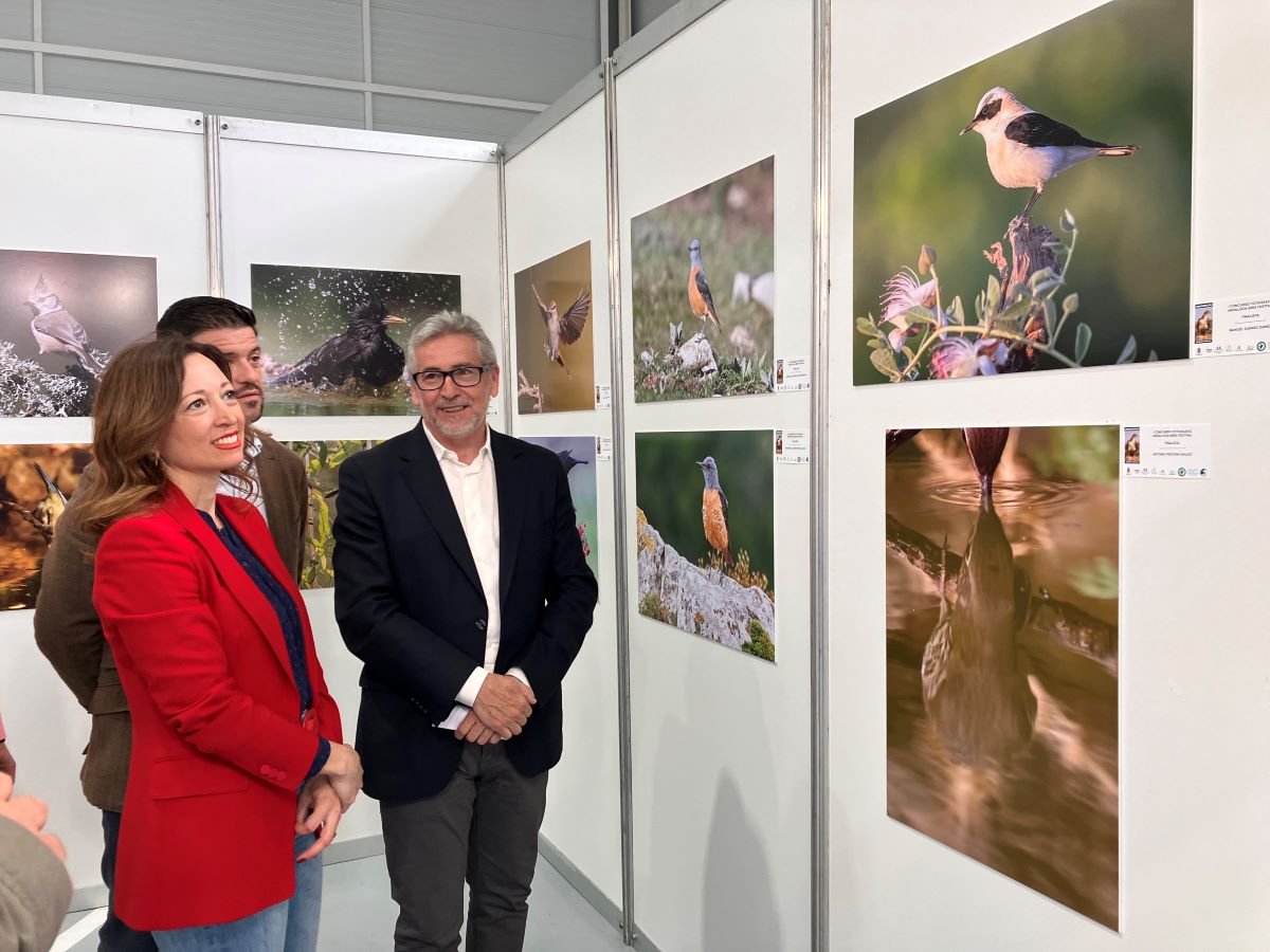 La delegada de la Junta y el alcalde de Montejque han inaugurado hoy el certamen ornitológico.