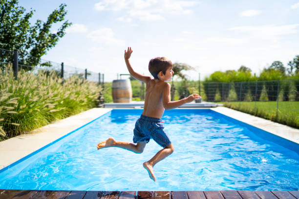 Los consistorios tendrán que decidir si se llenan o no las piscinas privadas en la Serranía.