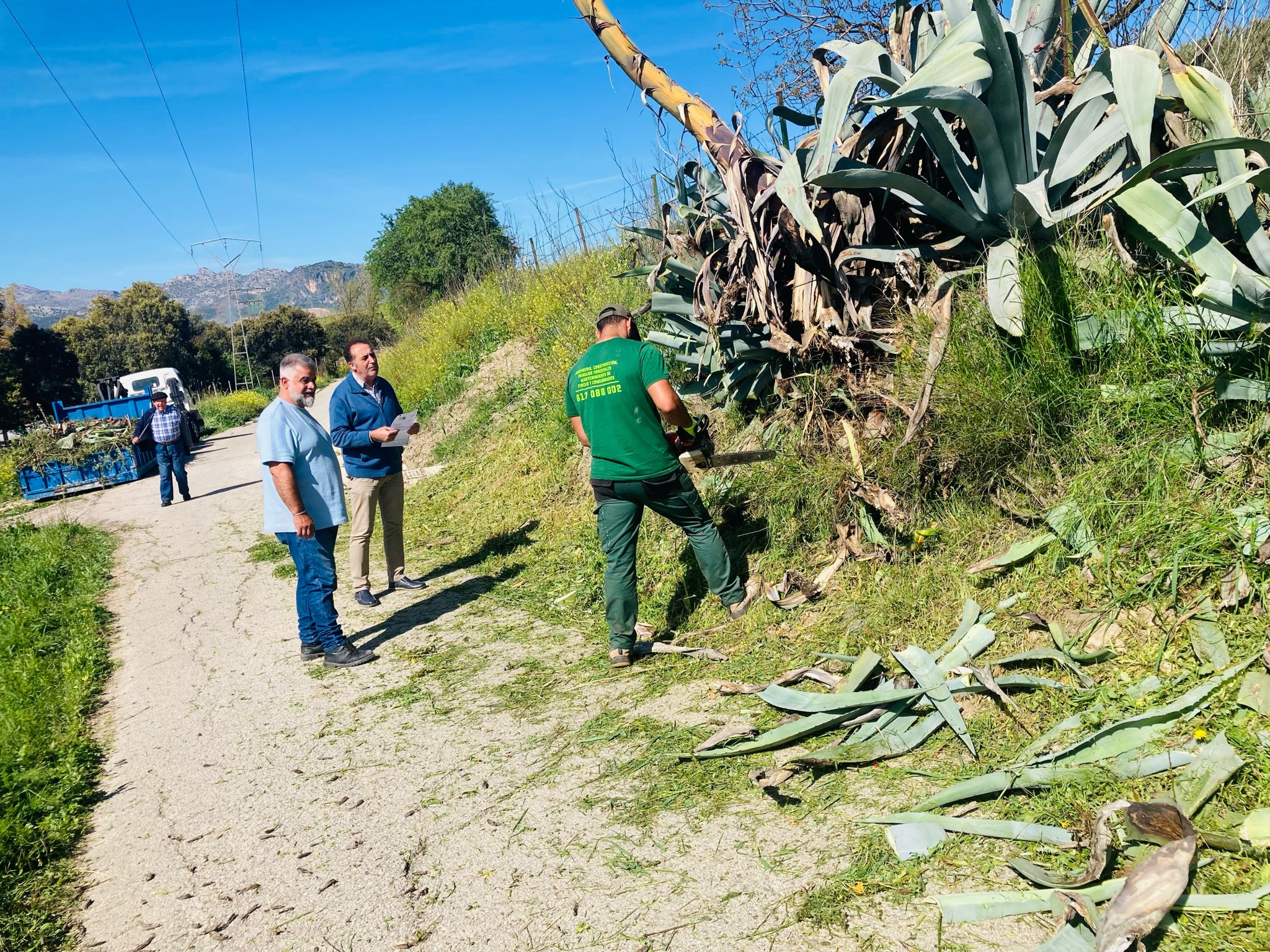 Los trabajos de desbroce se están realizando durante estos días en las pedanías.