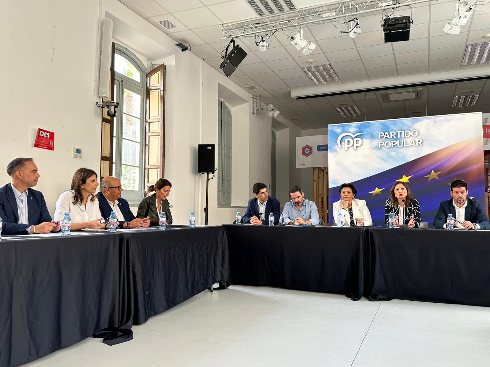 Los alcaldes malagueños del PP firman un manifiesto para reclamar al Gobierno un plan integral de infraestructuras