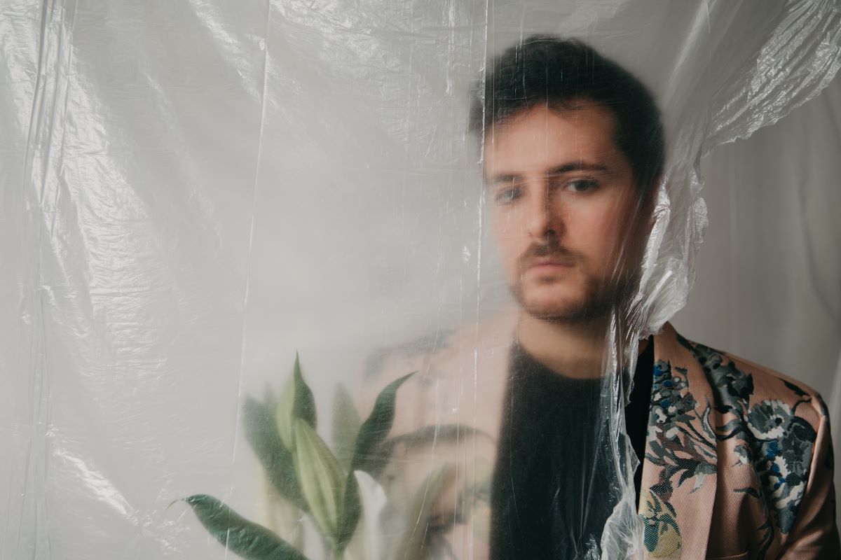 El cantante rondeño presenta su nuevo single este próximo viernes.