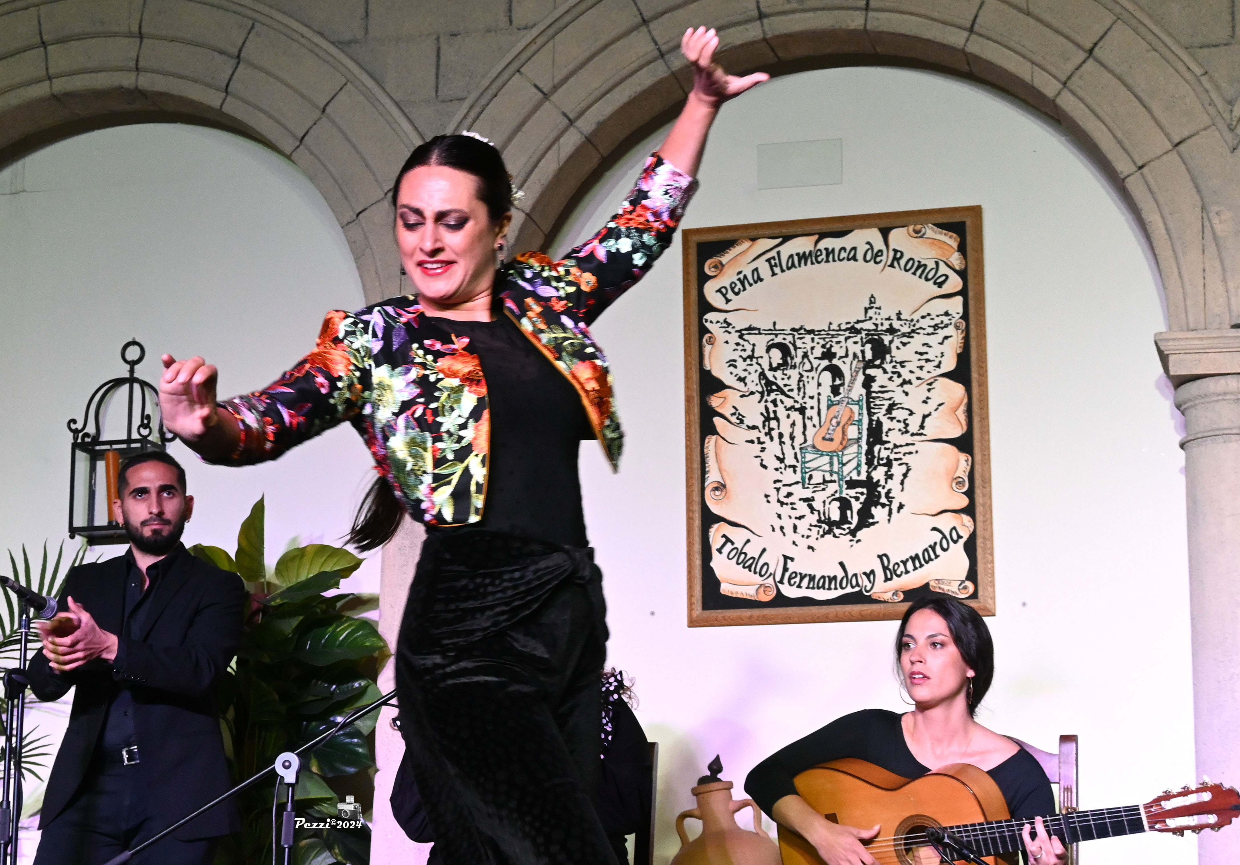 Helena Grizard Cueto durante su actuación en las tablas de la Peña Flamenca de Ronda. Foto Pezzi.