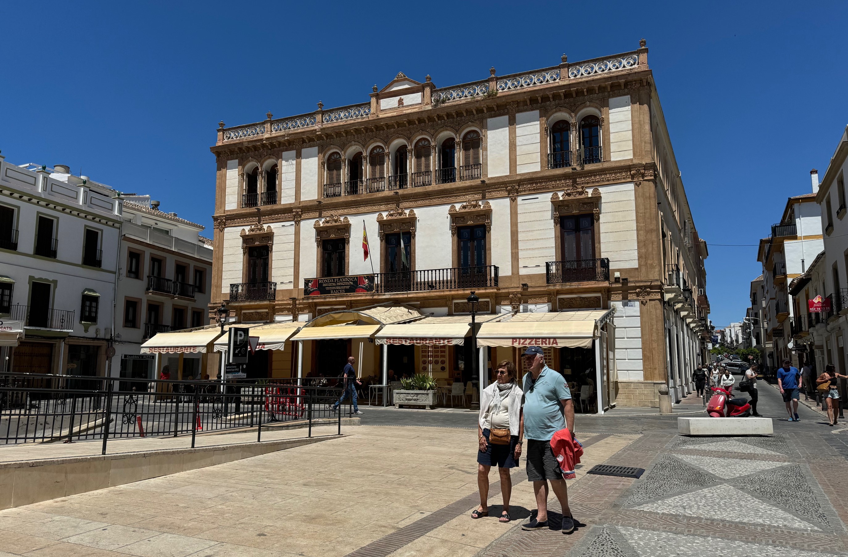 La Junta impulsa un acuerdo con el Círculo de Artistas de Ronda para poner en valor el edificio del Casino