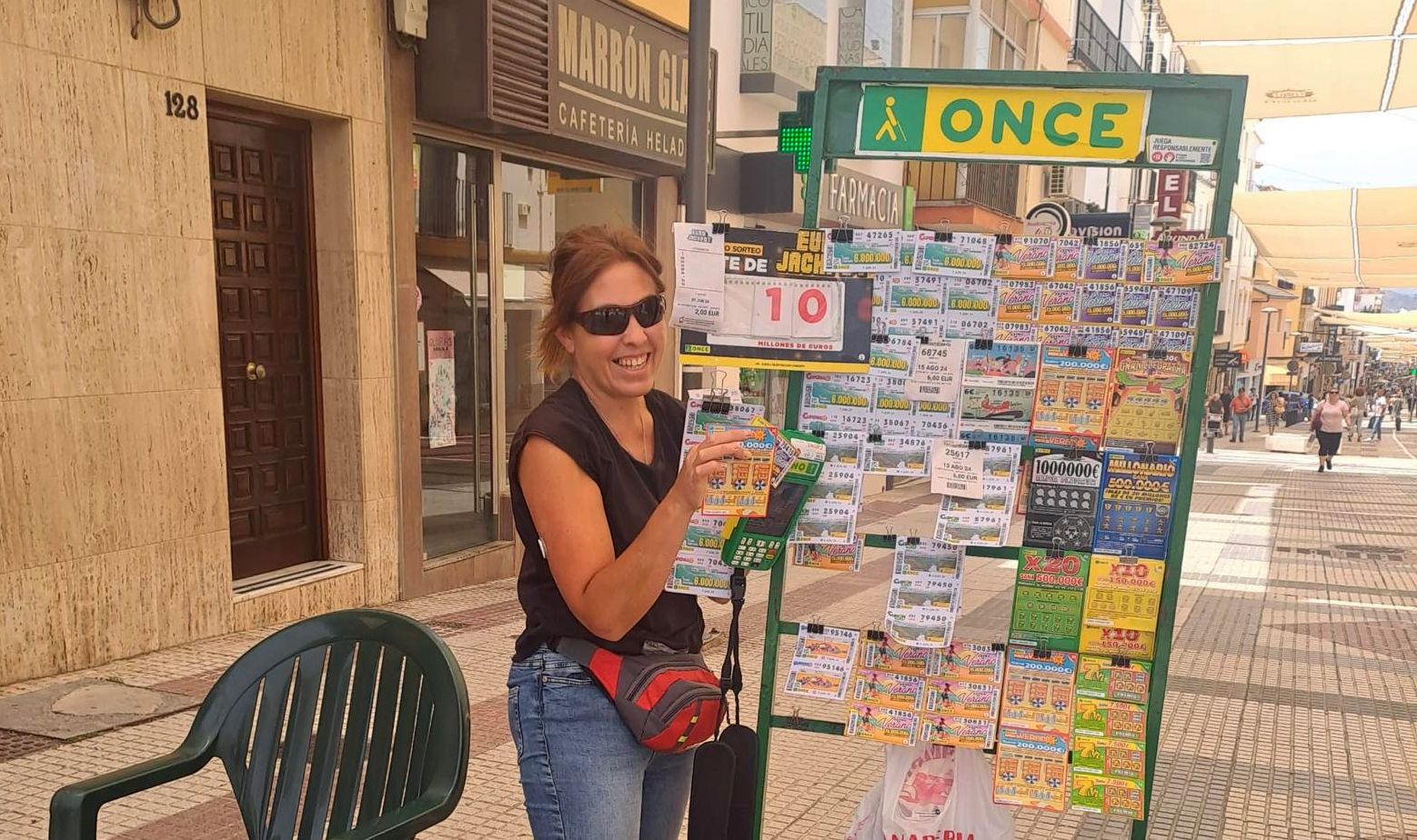 La ONCE deja en Ronda un premio de 20.000 euros con el ‘Rasca de verano’