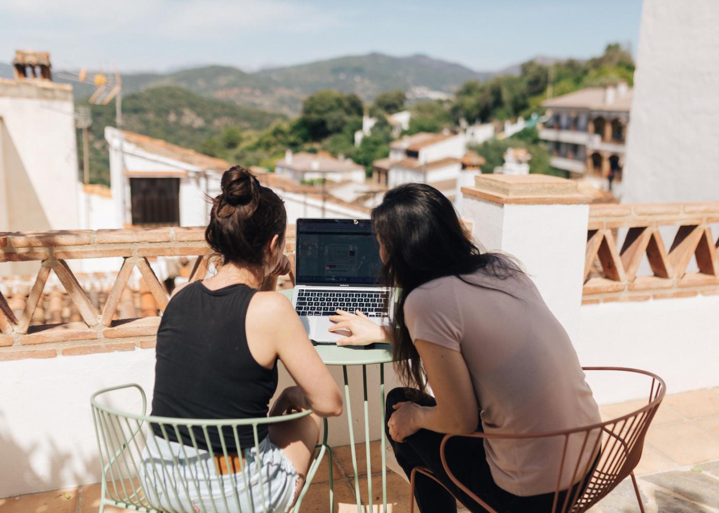Benarrabá se convierte en un núcleo permanente de nómadas digitales que quieren trabajar en el pueblo