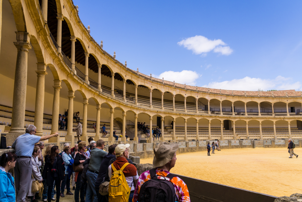 La plaza de toros de Ronda presenta deficiencias en su columnata, según un informe de la Real Maestranza.