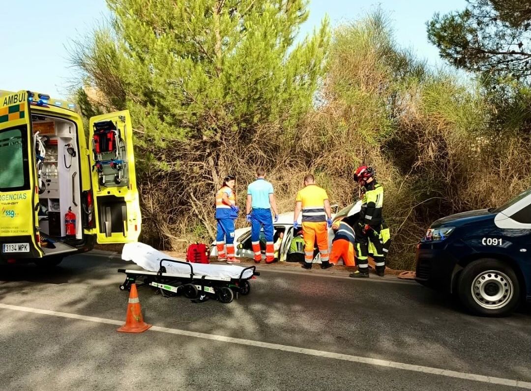 Una mujer resulta herida en Ronda tras salirse de la vía el vehículo en el viajaba