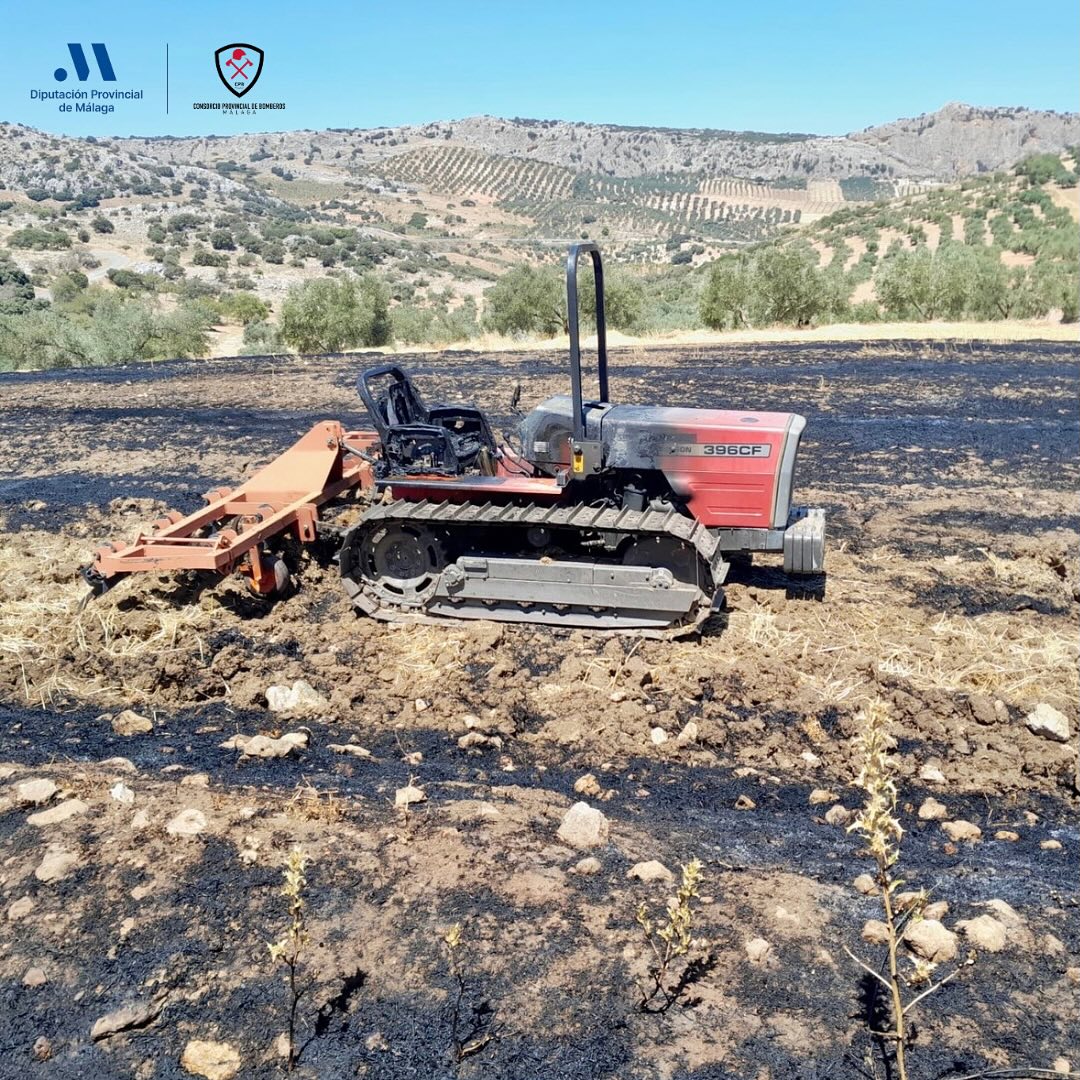 El tractor ha empezado a arder mientras estaba arfando los cultivos.