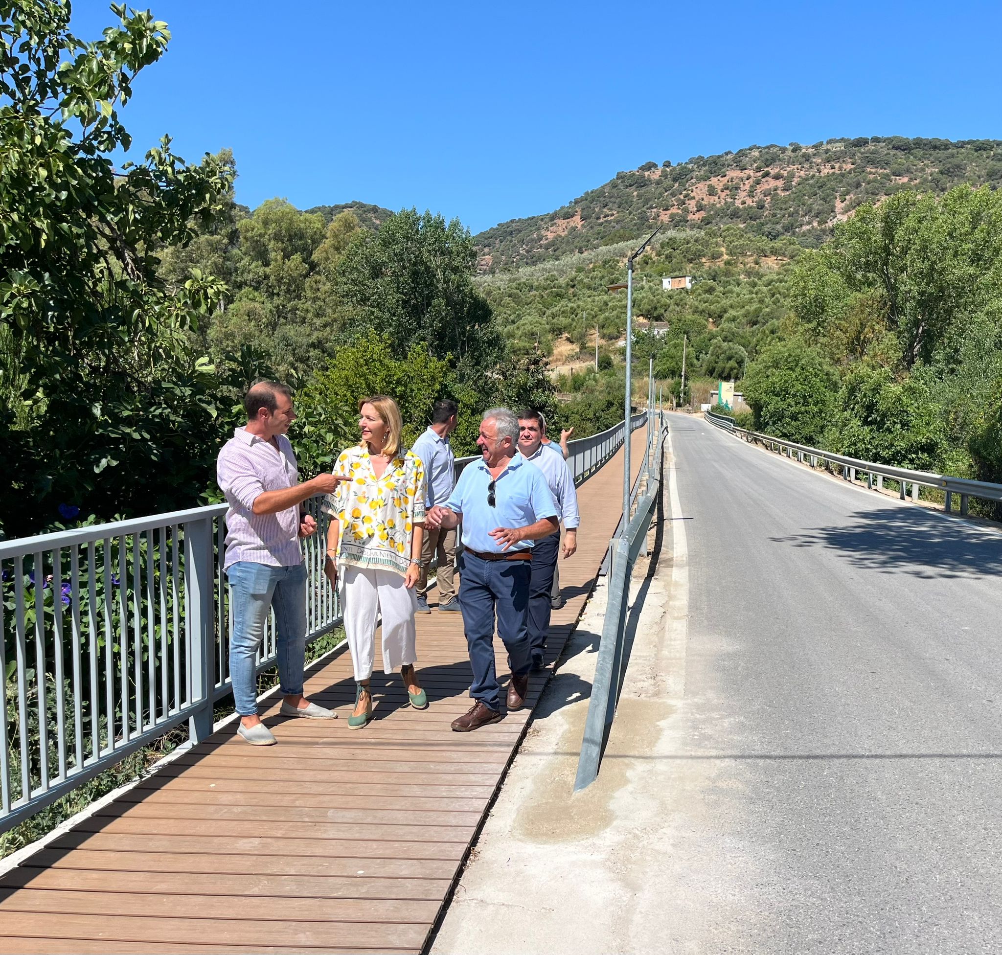 La Junta finaliza la pasarela peatonal que cruza el río Guadiaro en Cortes de la Frontera
