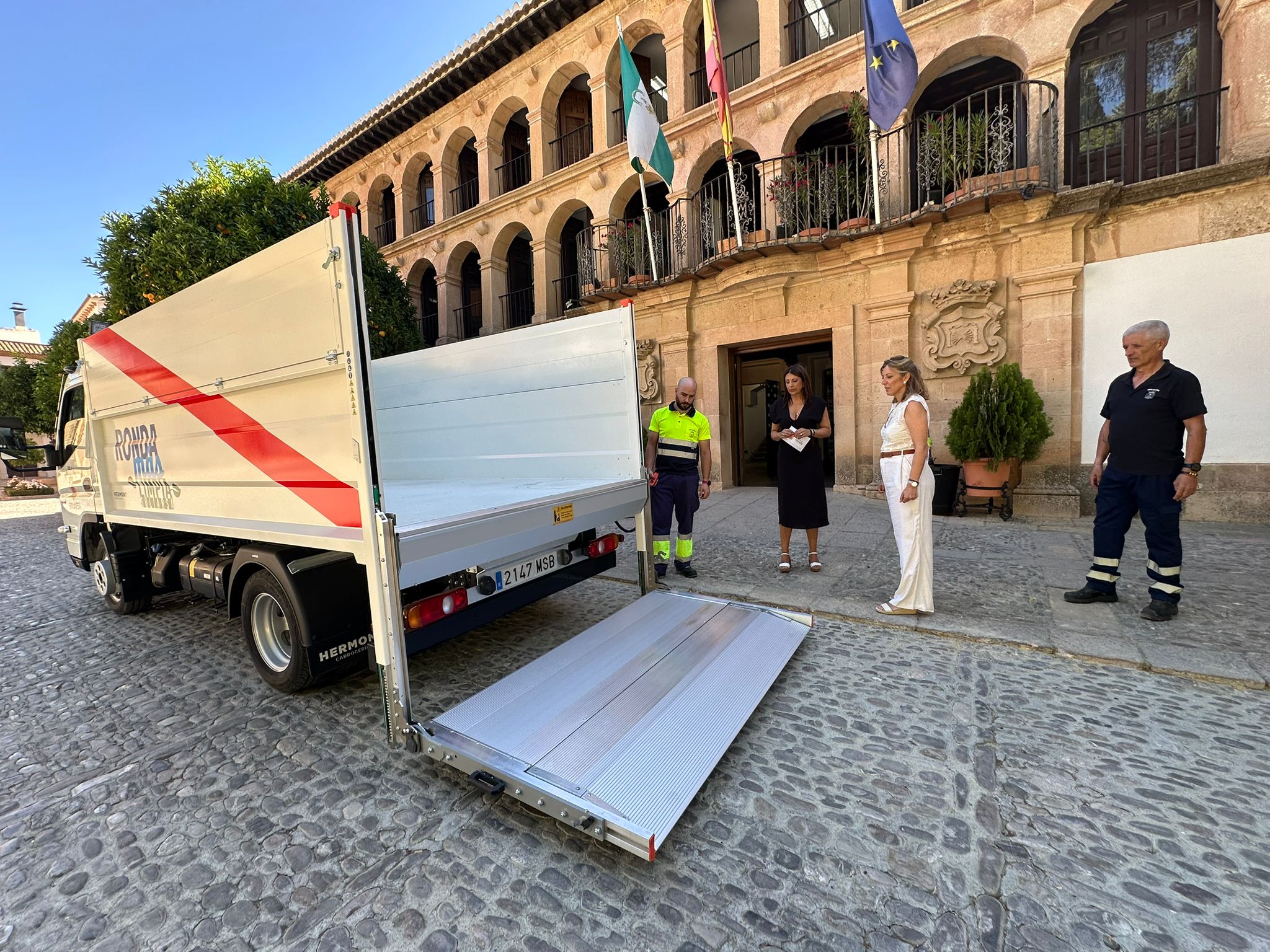El nuevo camión de recogida de muebles usados ya están funcionando.